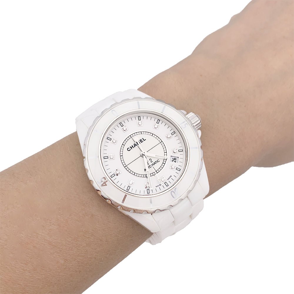 Montre CHANEL "J12" céramique blanche et diamants. - Castafiore