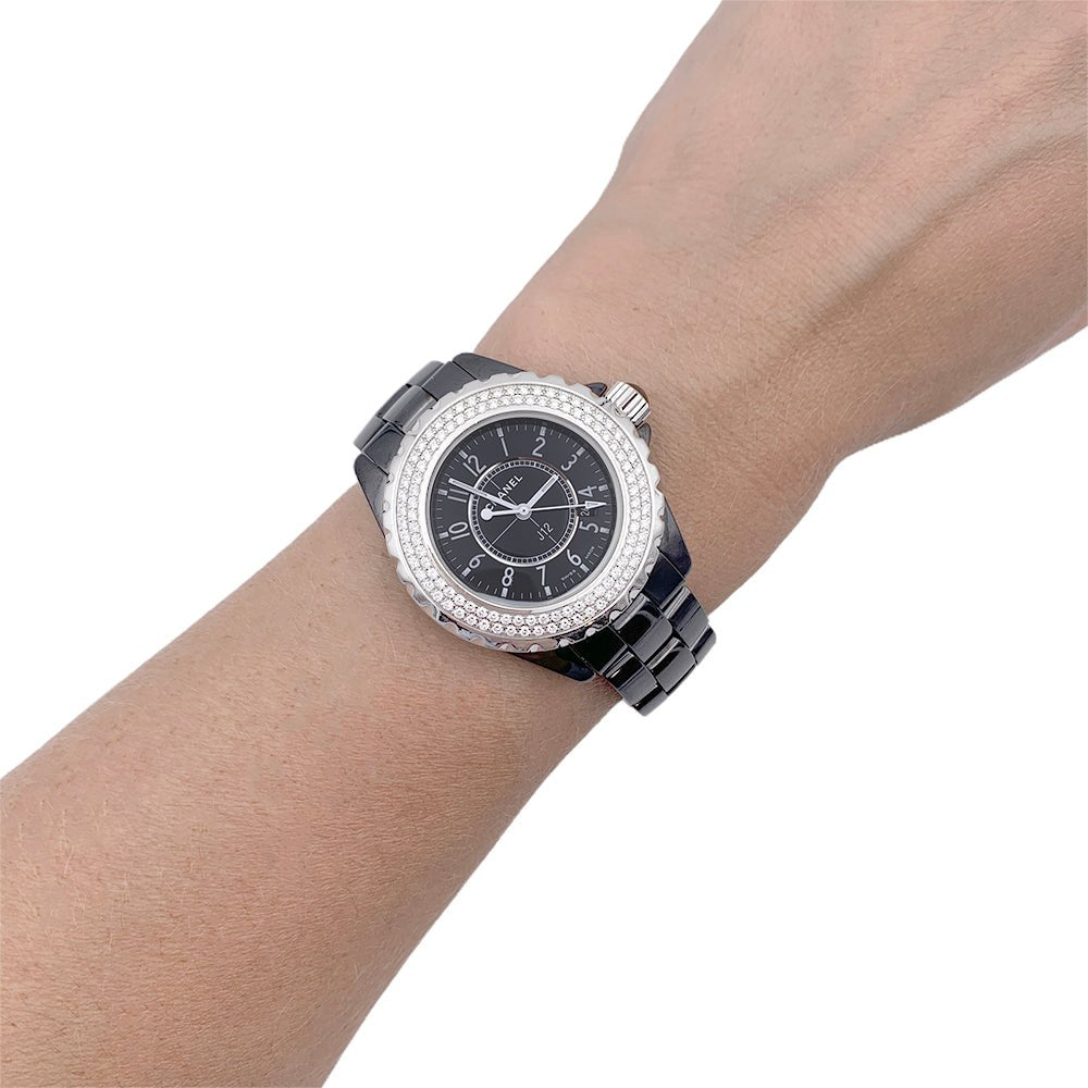 Montre CHANEL "J12" en céramique, acier et diamants - Castafiore