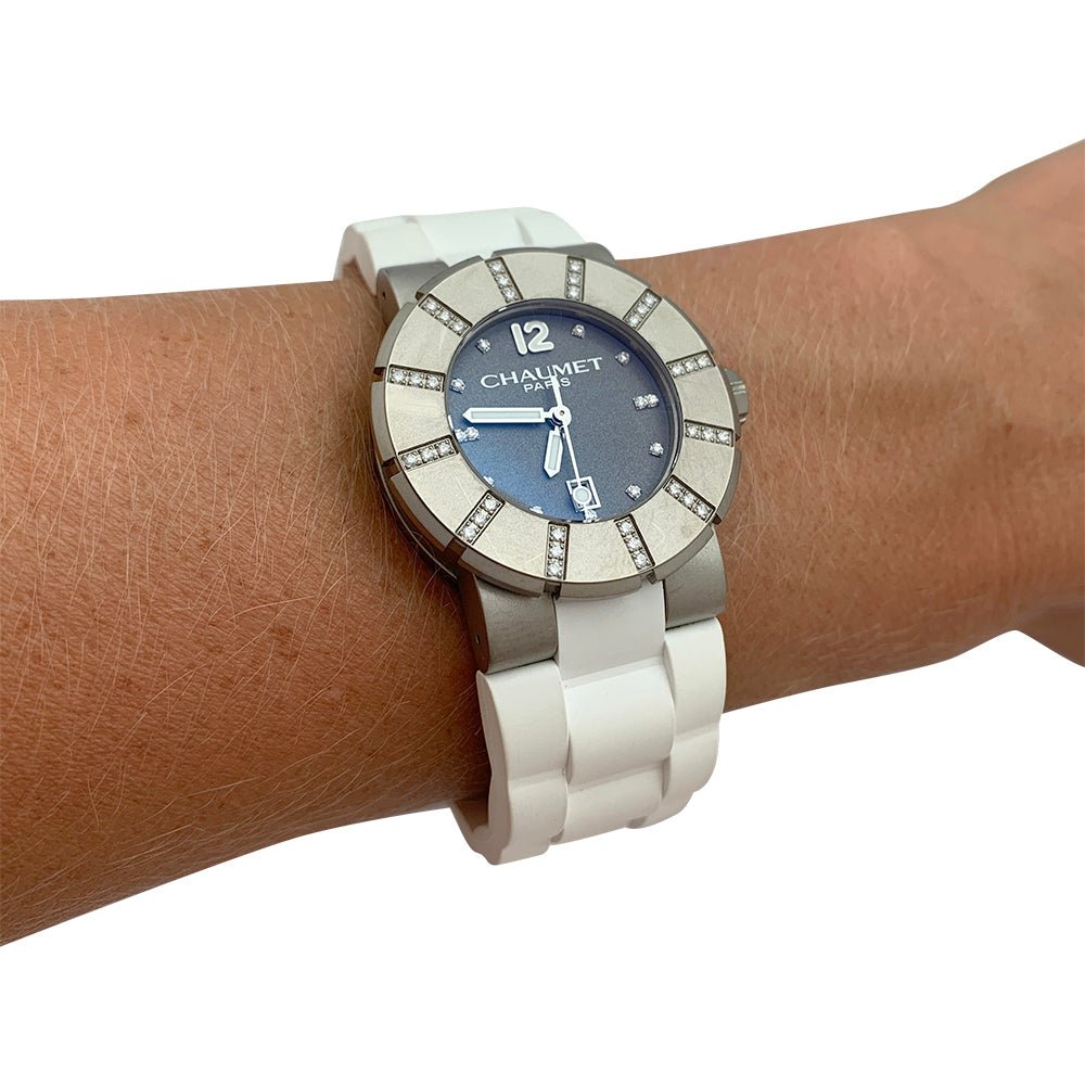Montre CHAUMET "Class One", titane, diamants et caoutchouc - Castafiore