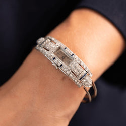 Montre de dame fine en or blanc, platine, brillants et onyx