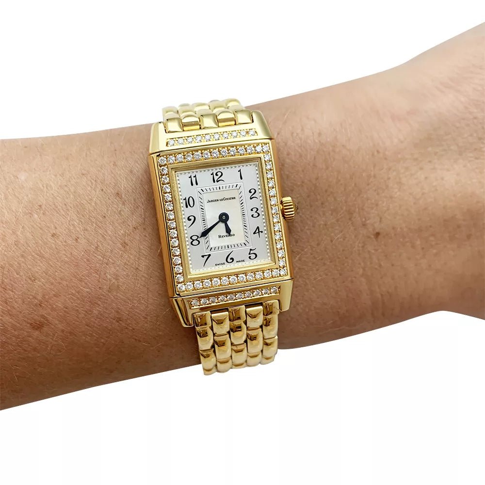 Montre Jaeger Lecoultre "Reverso Duetto" en or jaune, nacre et diamants. - Castafiore