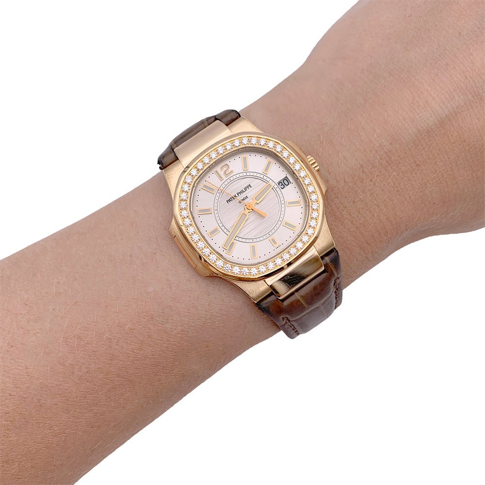 Montre PATEK PHILIPPE Nautilus en or rose, diamants et cuir