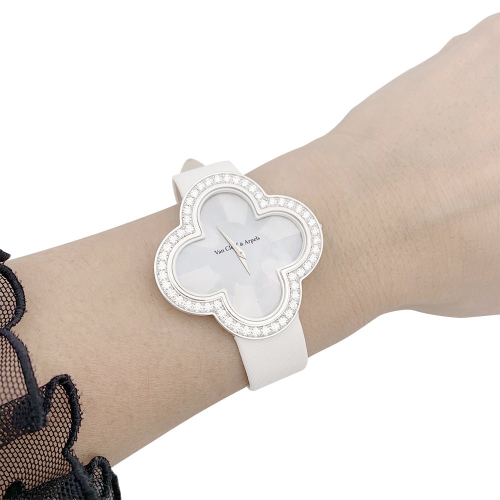 Montre Van Cleef & Arpels, "Alhambra", or blanc, diamants. - Castafiore