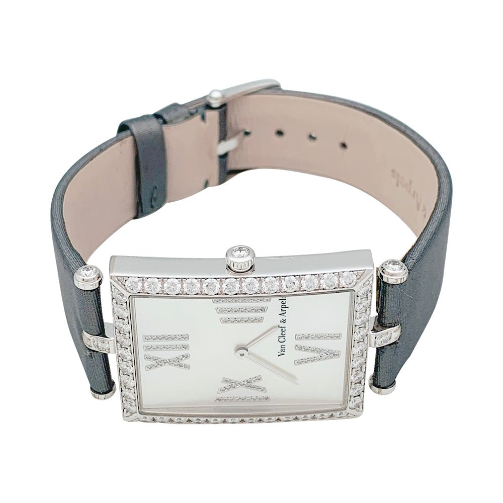 Montre VAN CLEEF & ARPELS "Classique Arpels" en or blanc, diamants, nacre et satin - Castafiore