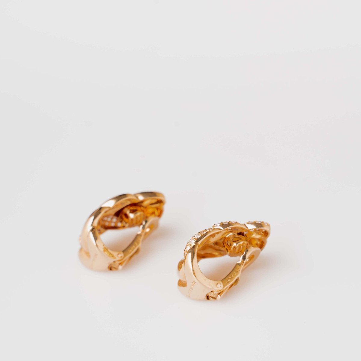Paire de boucles CARTIER en or jaune et diamants - Castafiore