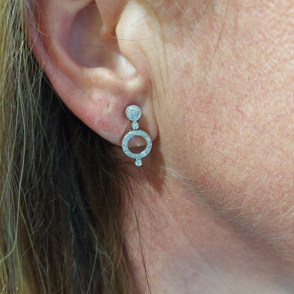 Paire de boucles d'oreilles ANTONINI en or blanc et diamants - Castafiore