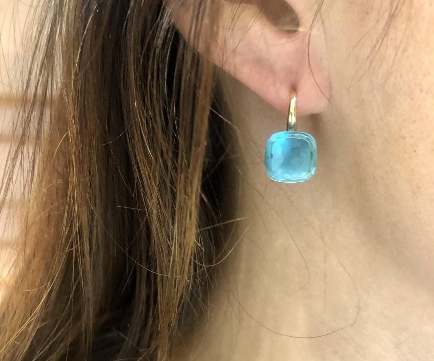 Paire de boucles d'oreilles de la maison Pomellato modéle Nudo en Topaze Bleue - Castafiore