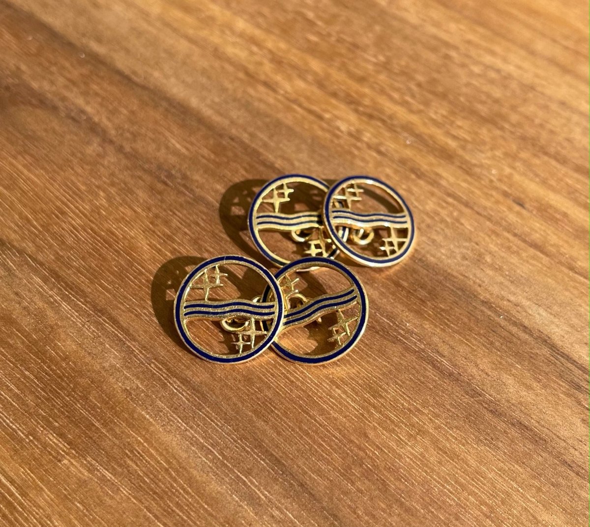 Paire de boutons de manchettes en or et email - Castafiore