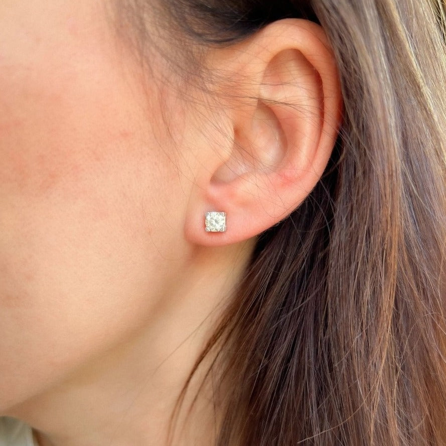 Paire de puce d'oreilles en diamant de taille moderne - Castafiore