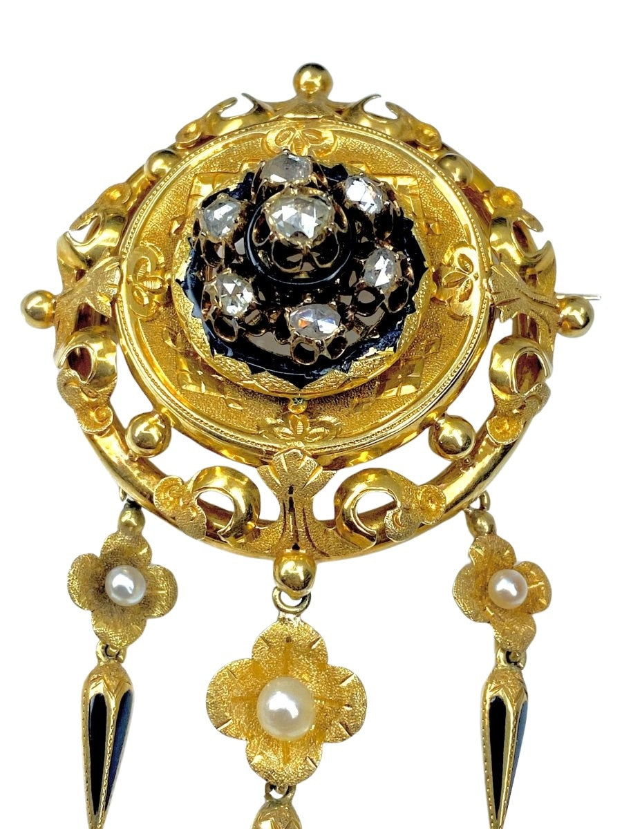 Parure:broche et boucles d’oreilles en or 18 carats, émail, diamants et perles.Napoléon III - Castafiore