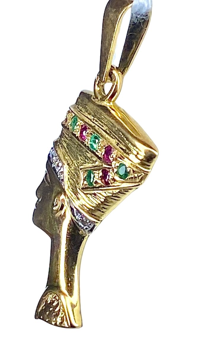 Pendentif à profil d'égyptien en or jaune, rubis, émeraudes et diamants - Castafiore