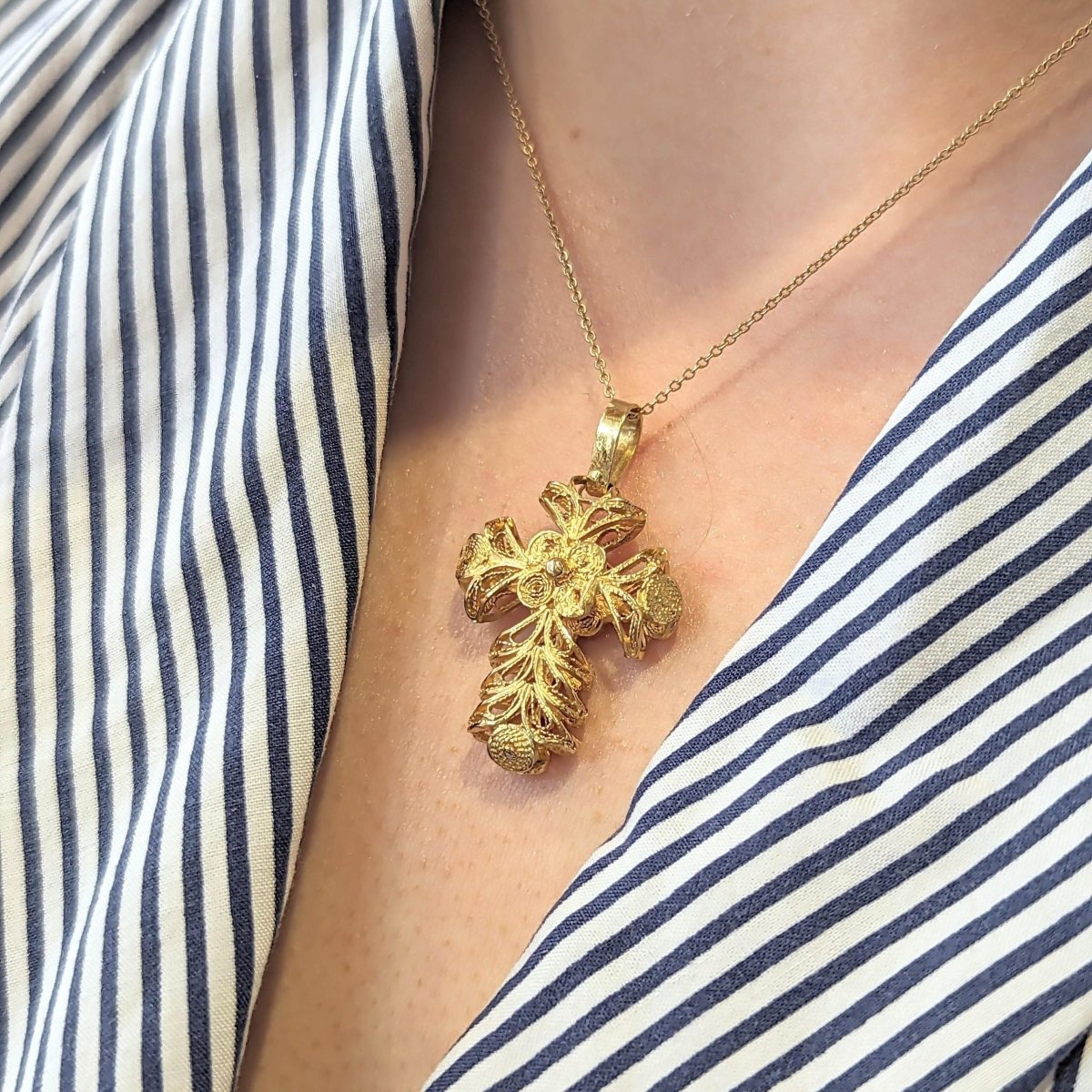 Pendentif Croix or jaune - Castafiore