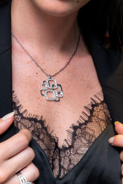 Pendentif DINH VAN "Impression" en or blanc et diamants - Castafiore