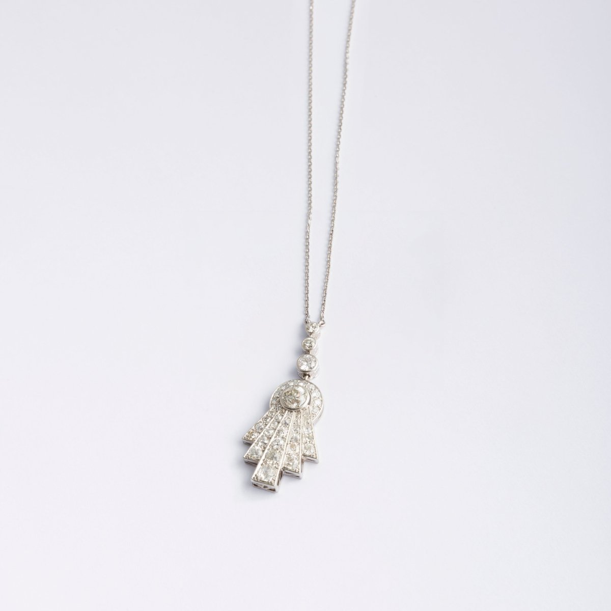 Pendentif en platine et diamants, Art déco - Castafiore