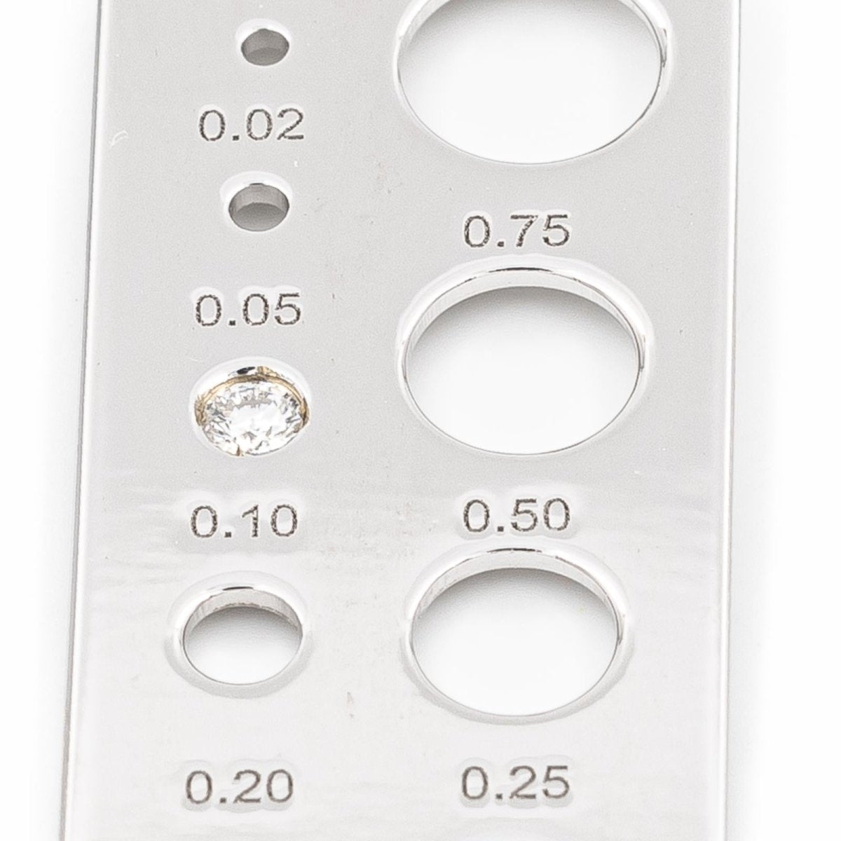 Pendentif FRED "Calibre à pierres", en or blanc et diamant - Castafiore