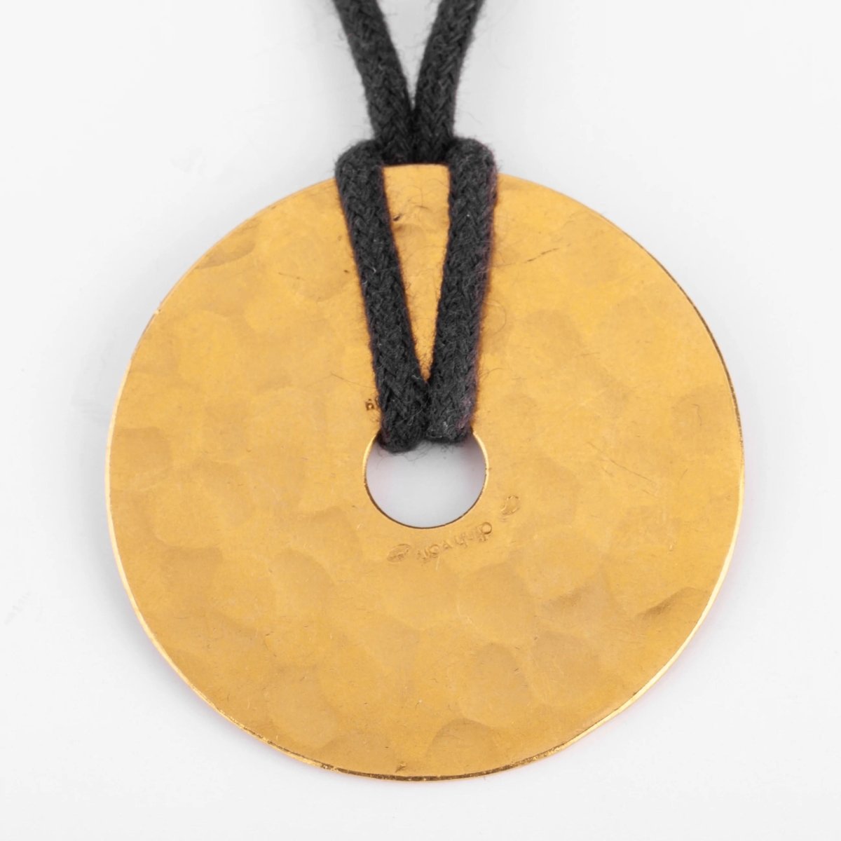 Pendentif martelée de la maison Dinh Van modèle cible - Castafiore