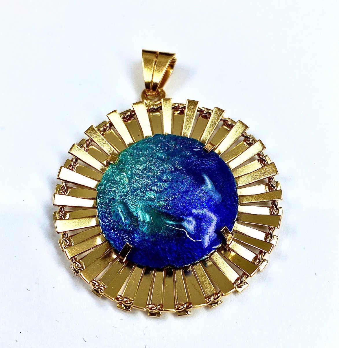 Pendentif soleil en or 18 carats : émail bleu limoges H .MARTY