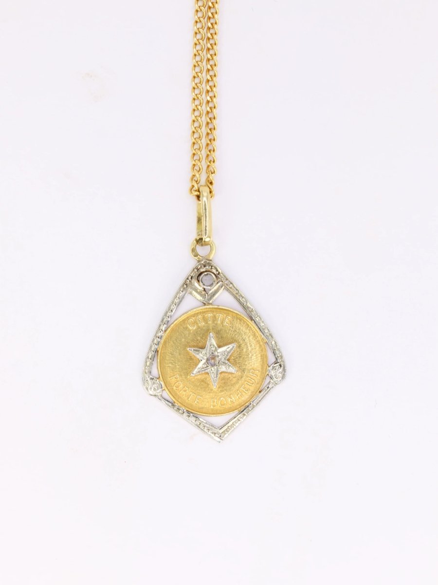 Pendentif vintage “Cette Etoile Porte Bonheur” en or et diamants - Castafiore