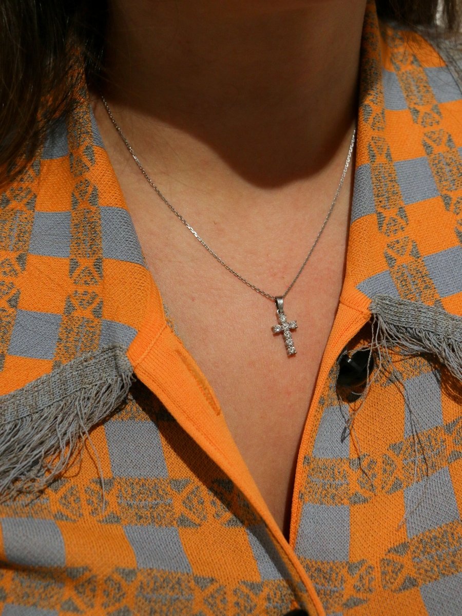 Pendentif vintage croix en or blanc et diamants - Castafiore