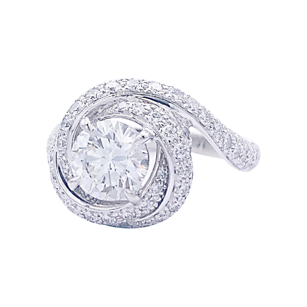 Solitaire Cartier, "Trinity Ruban", platine et diamants. - Castafiore