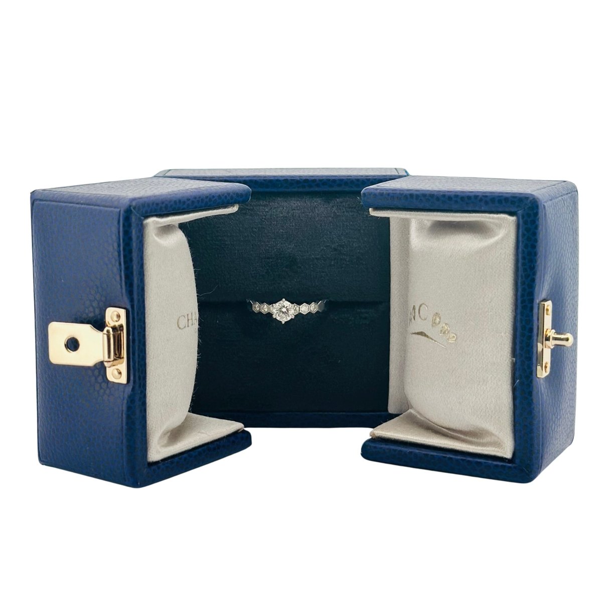 Solitaire CHAUMET en or blanc et diamant - Castafiore