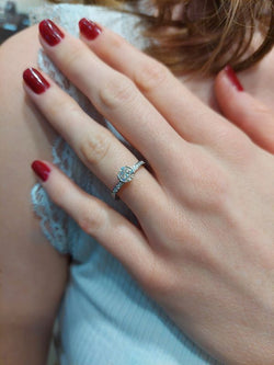 Solitaire DINH VAN "Flore" Moyen modèle en or blanc et diamants - Castafiore