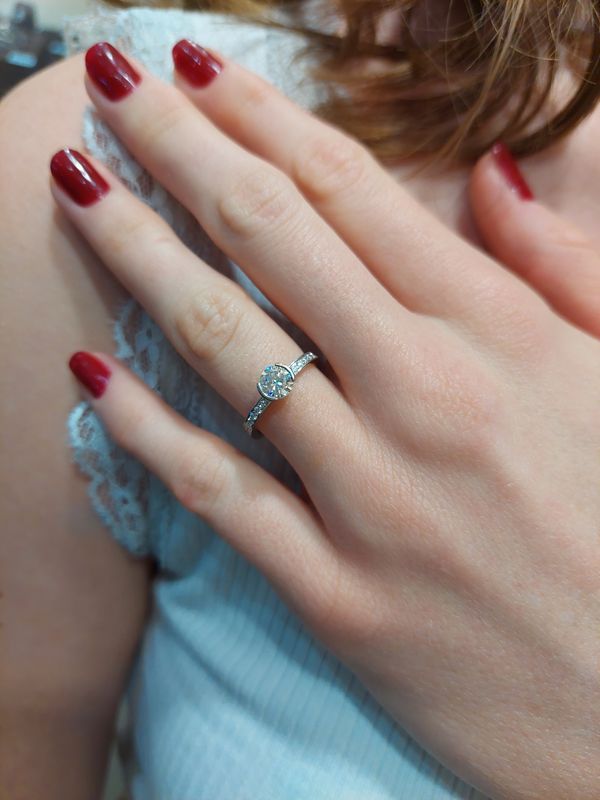 Solitaire DINH VAN "Flore" Moyen modèle en or blanc et diamants - Castafiore