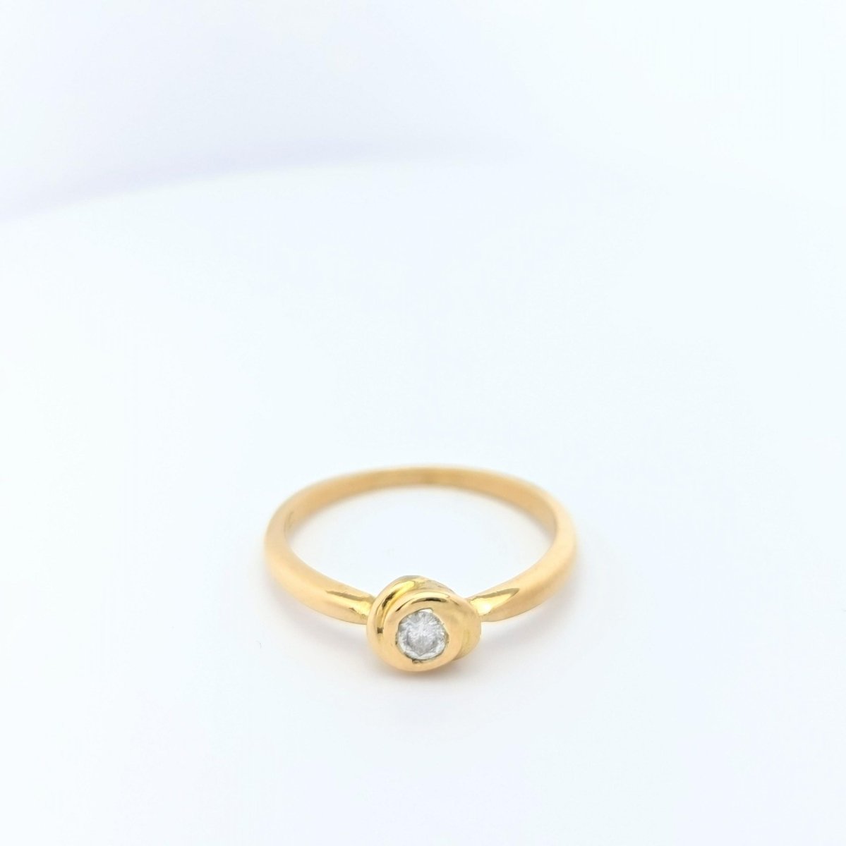 Solitaire d’inspiration florale en or jaune et diamant - Castafiore