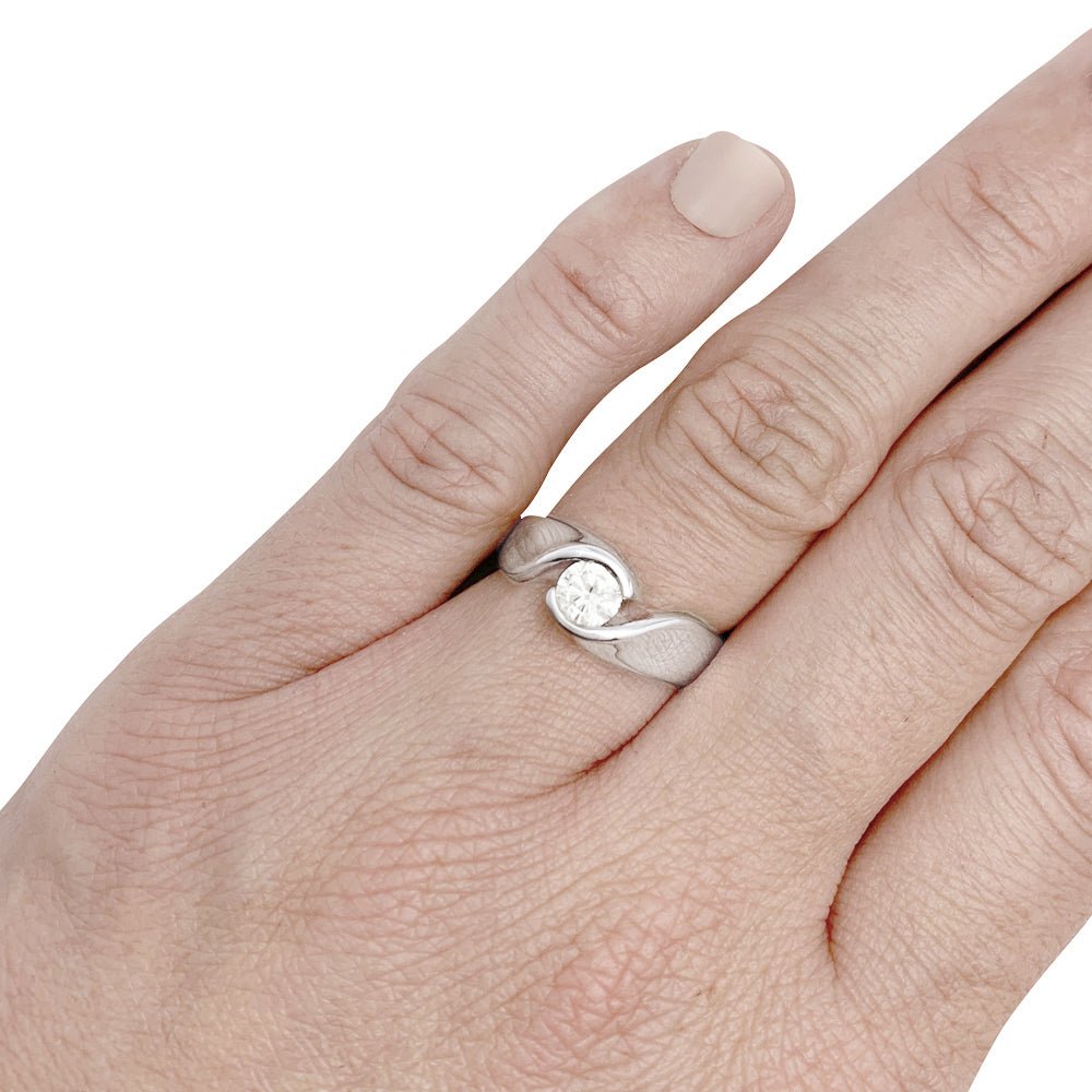 Solitaire or blanc serti d'un diamant - Castafiore