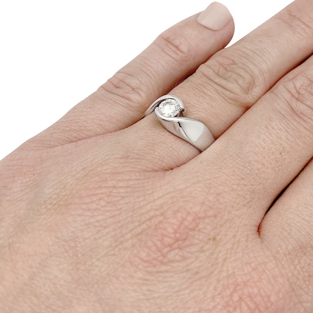 Solitaire or blanc serti d'un diamant - Castafiore