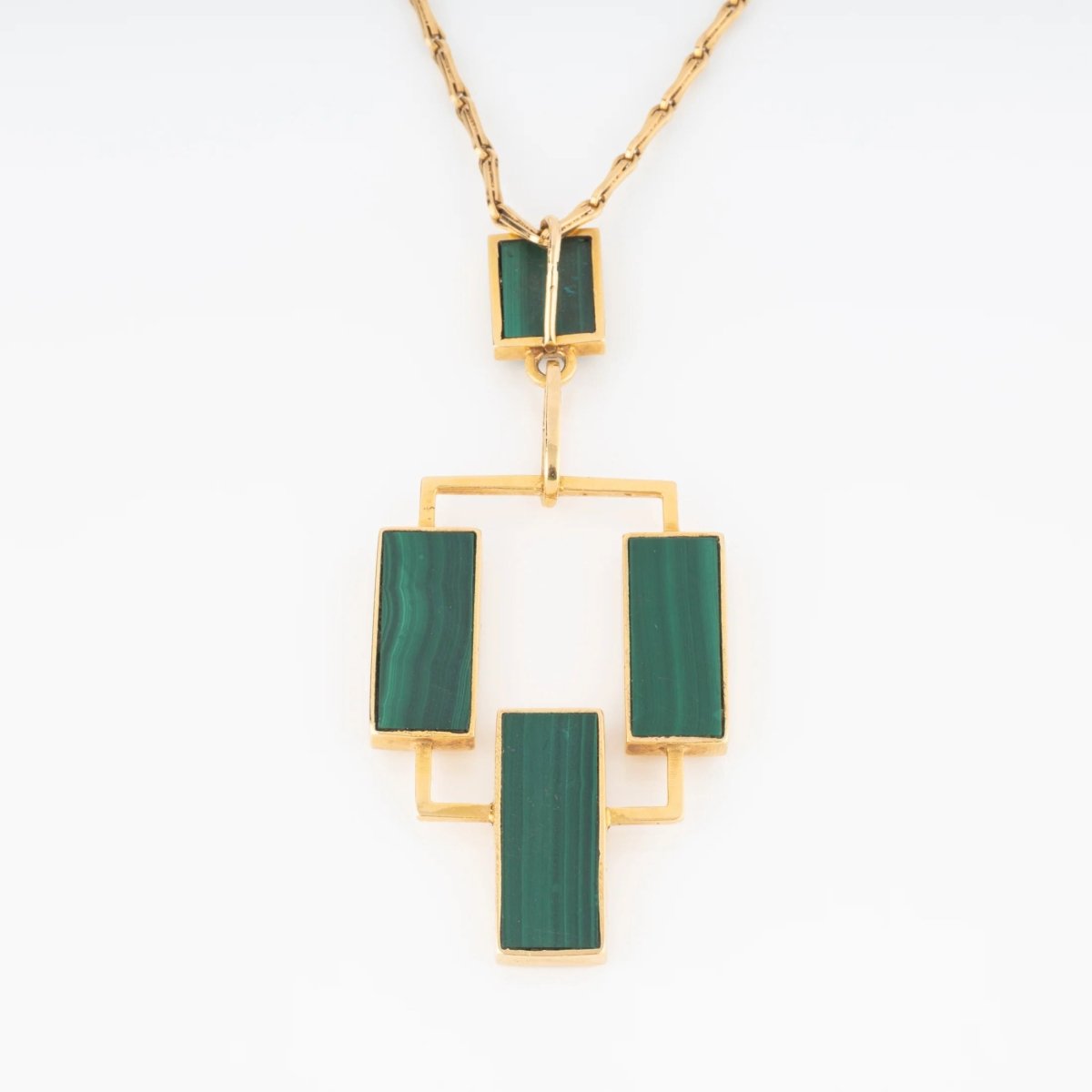 Un Pendentif géométrique en or jaune - Castafiore